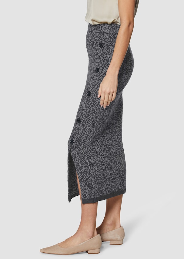 Knitted skirt in two-tone effect with decorative button placket 3