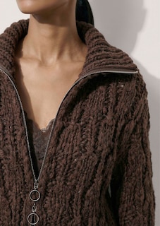 Grobstrickjacke mit voluminösem Stehkragen thumbnail 5