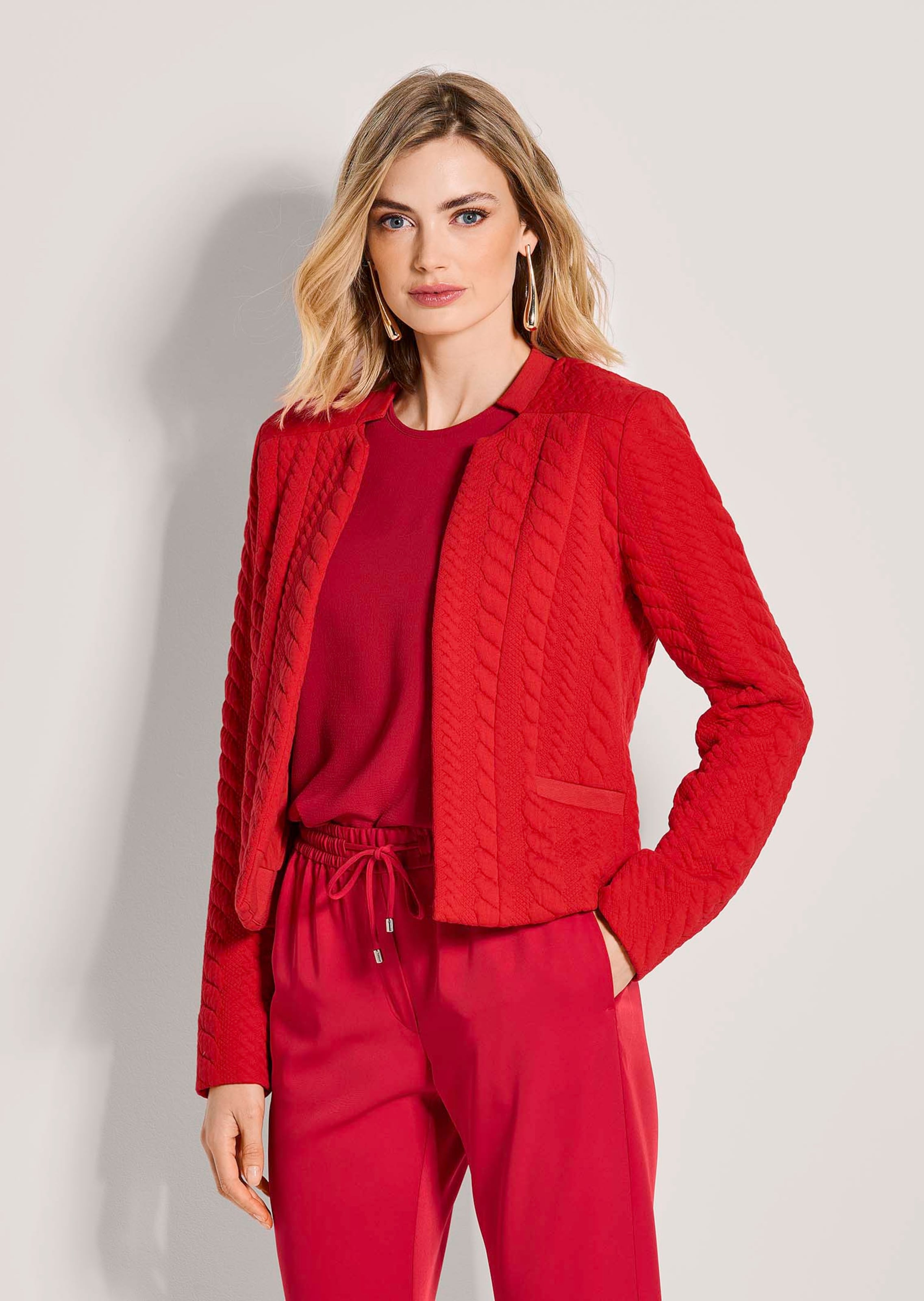 Kurzer Jerseyblazer mit modischer Struktur