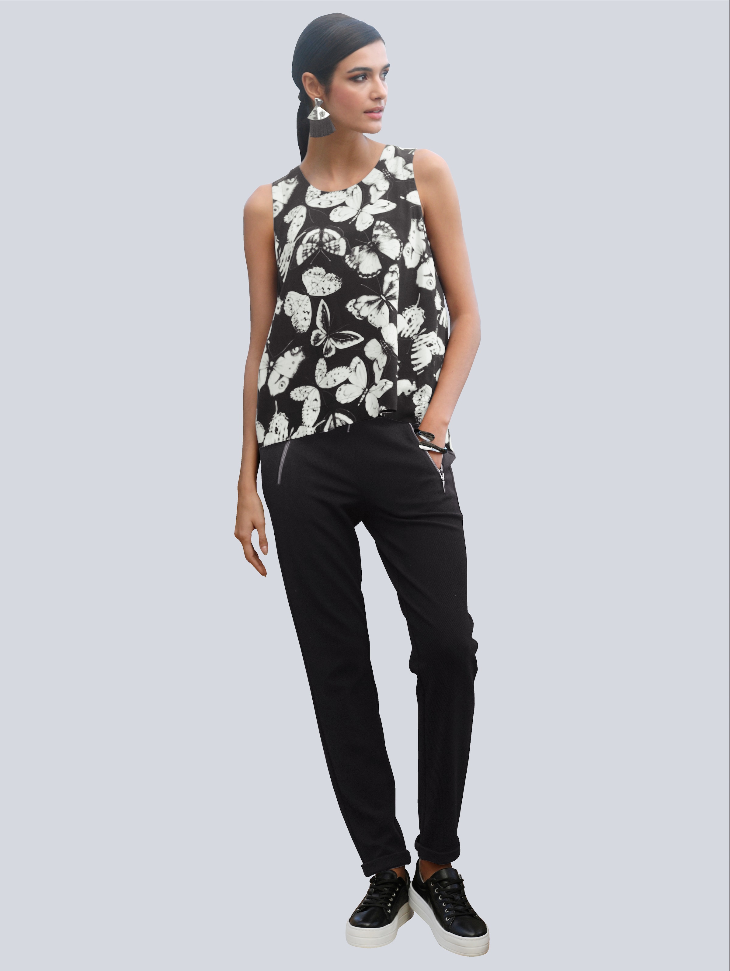 Top mit grafischem Allover Print