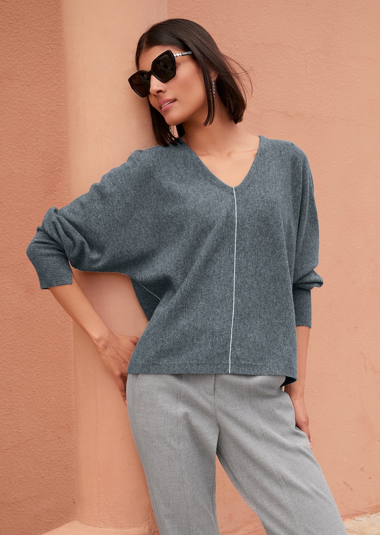V-Pullover in edler Wollmischung
