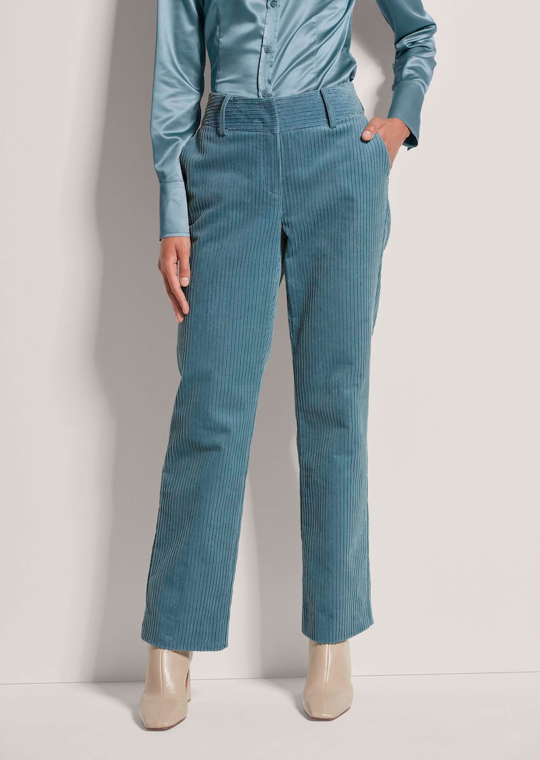 Schlanke Cordhose