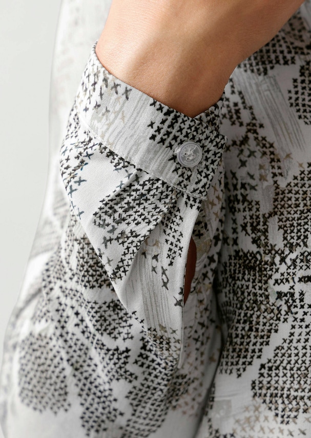 Bluse mit kleinem V-Ausschnitt 4