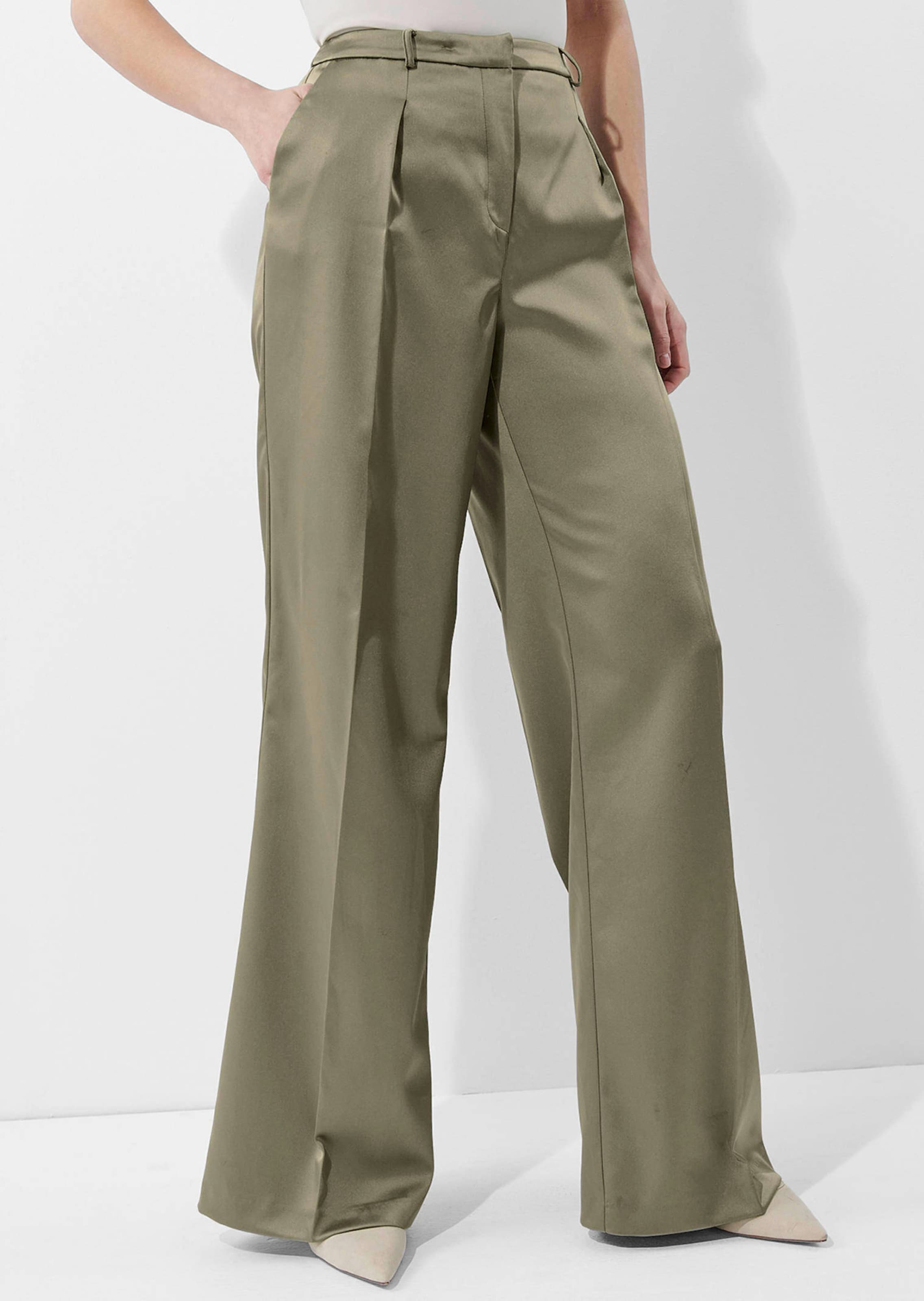 Wide trousers in Marlene style