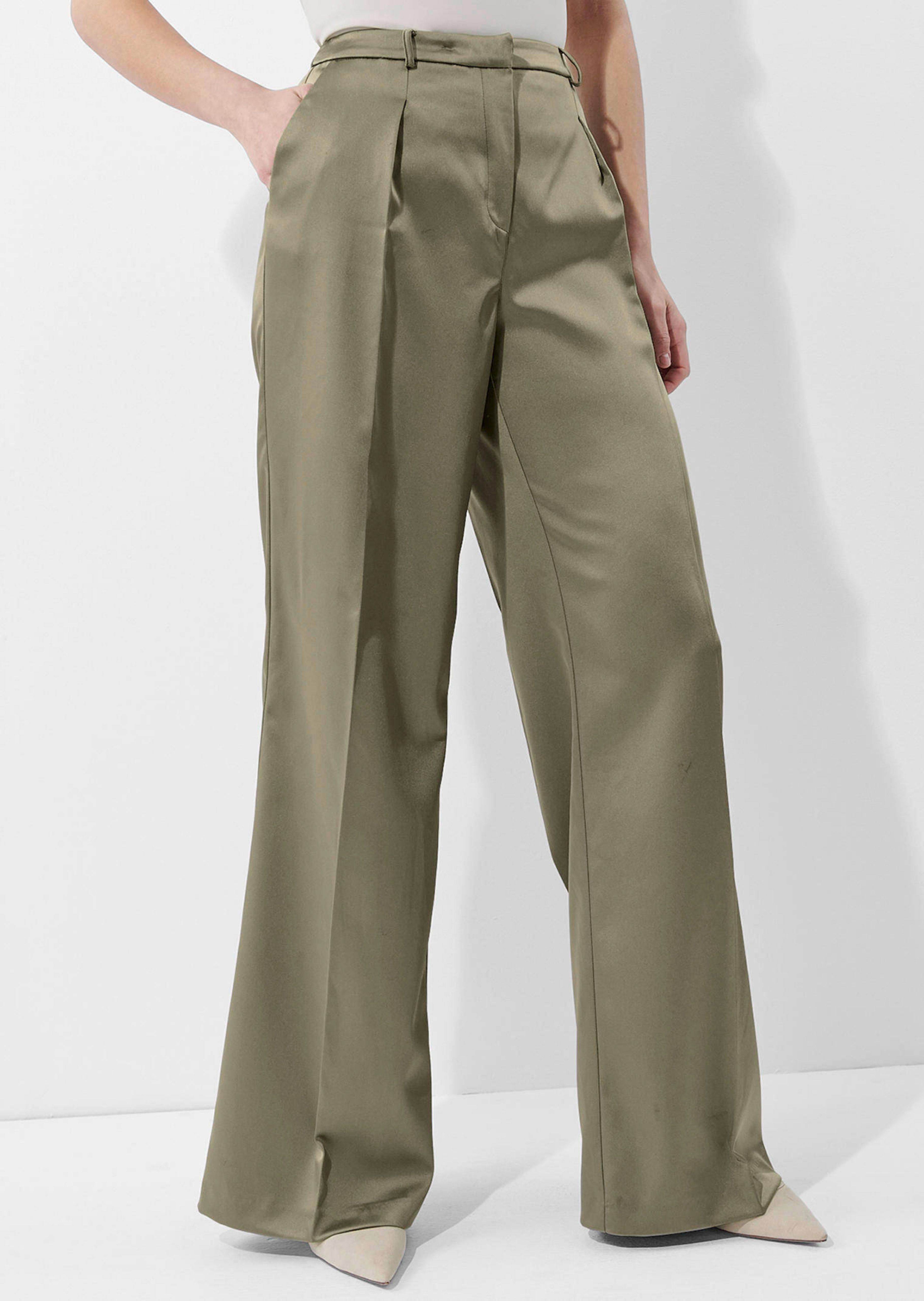 Wide trousers in Marlene style