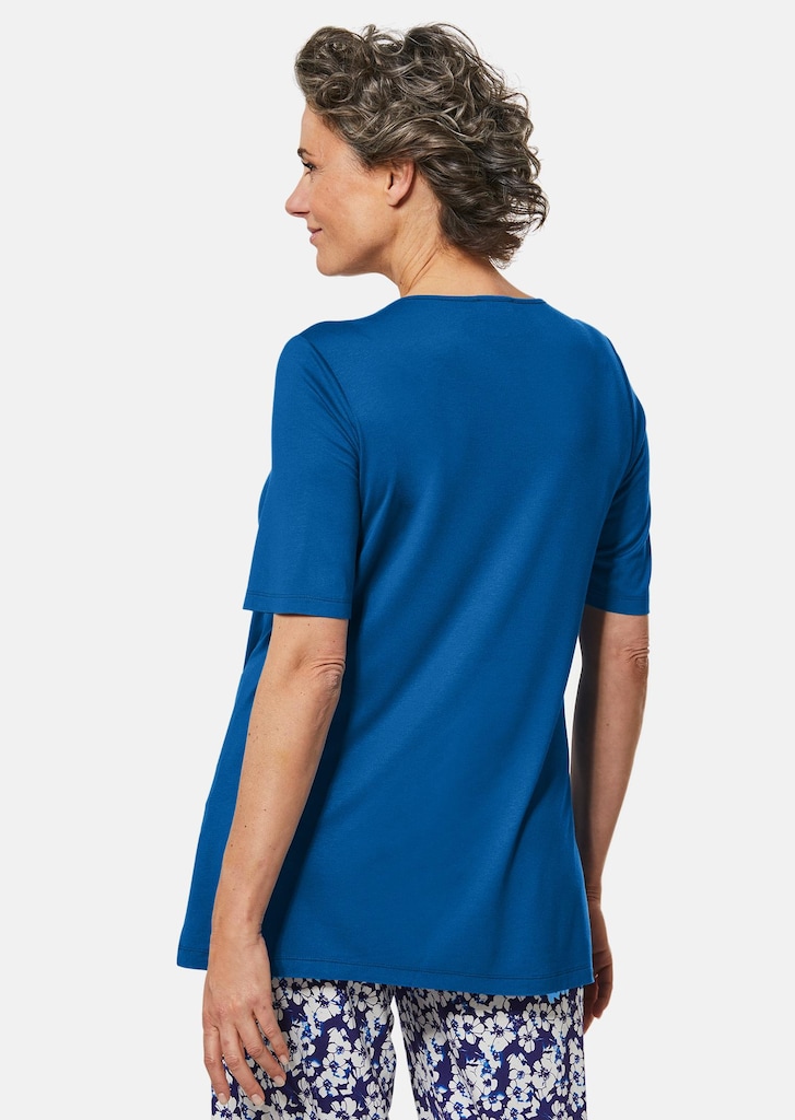 Zeitloses Shirt mit modernem Raffdetail