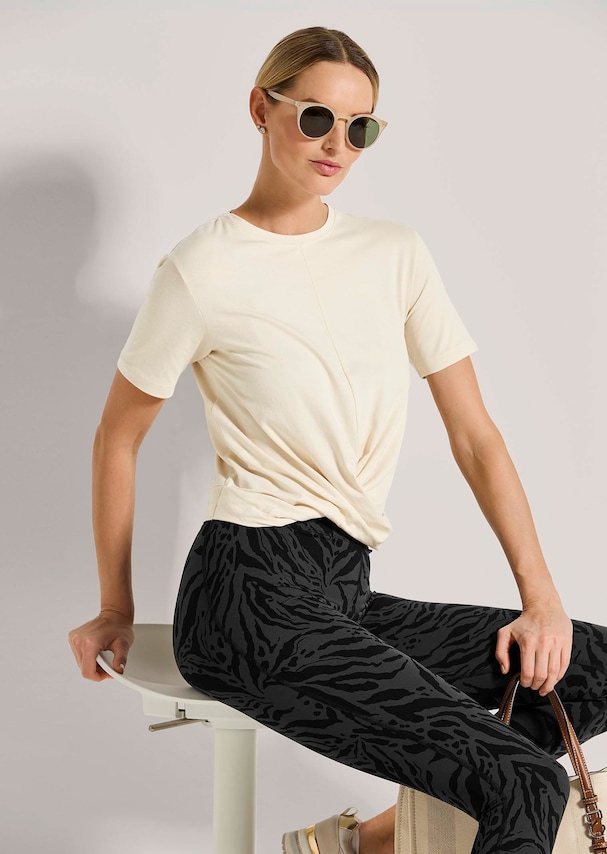 Feminines Sportshirt mit Wickeloptik 3