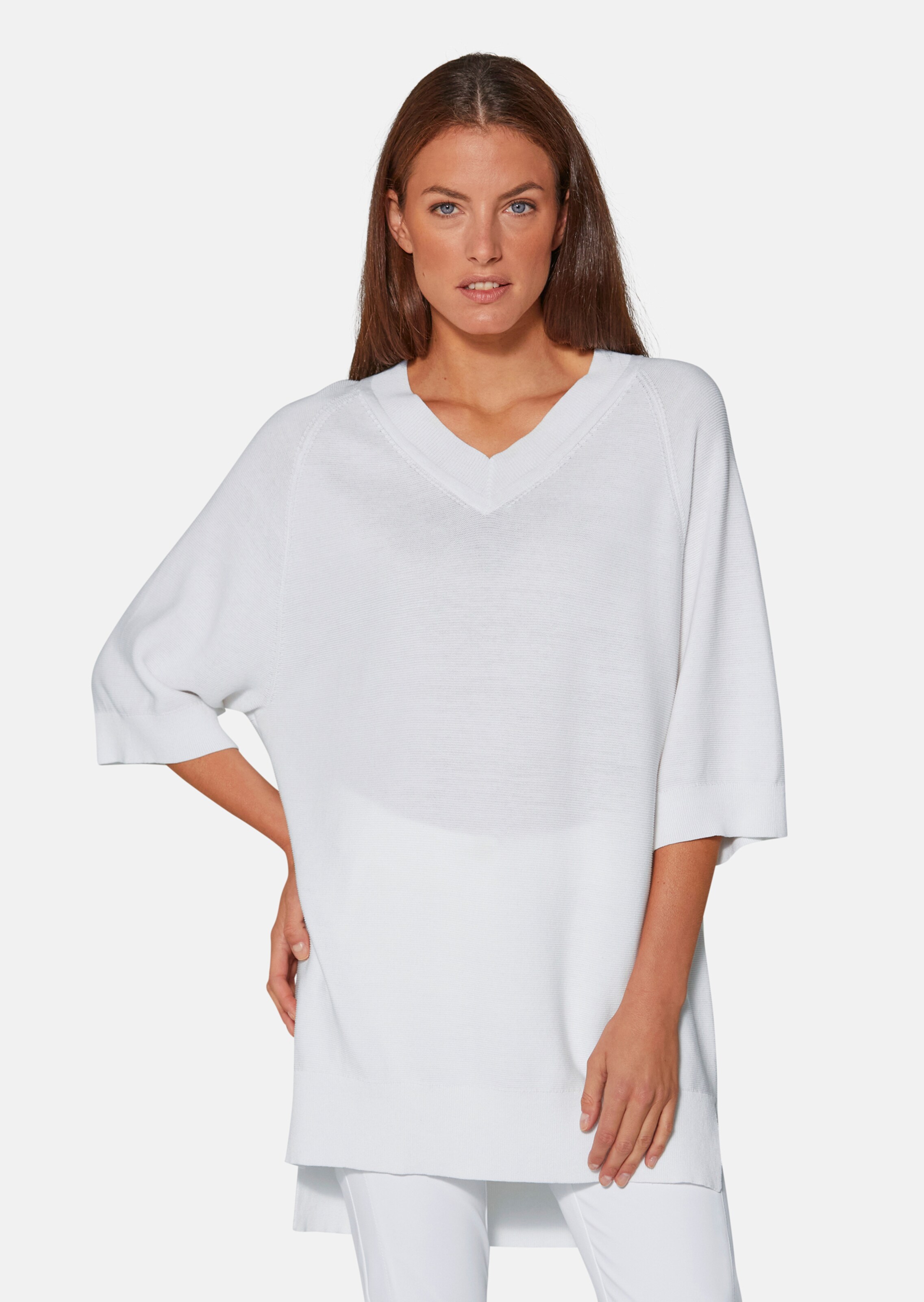 Langer Strickpullover mit V-Ausschnitt