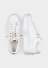 Klassischer Sneaker mit dezenten Details thumbnail 2