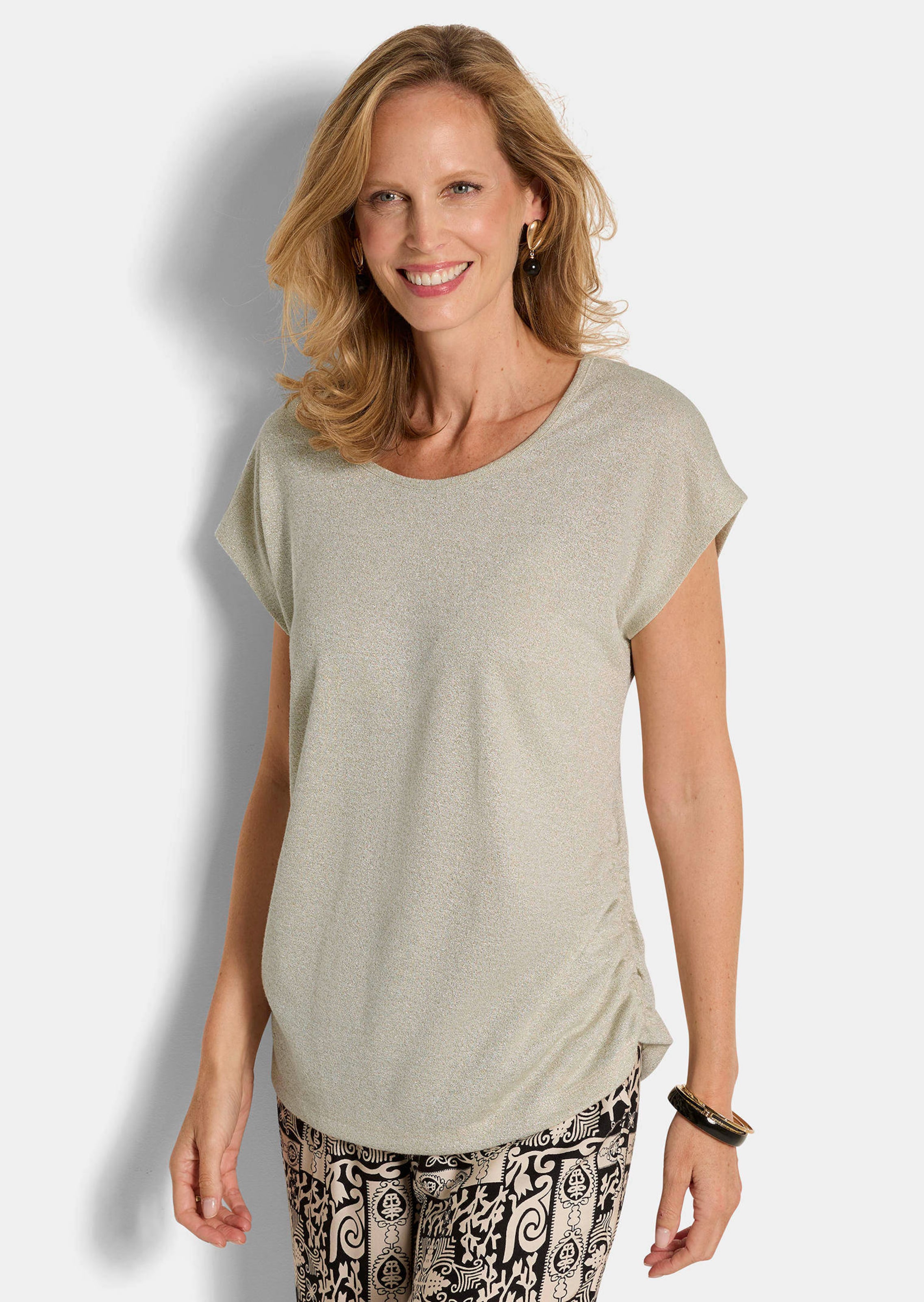 Näyttävä, hohtava toppi