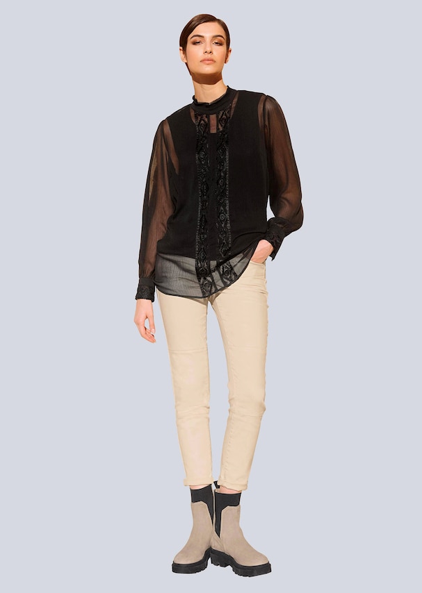 Bluse mit dekorativer Stickerei 1