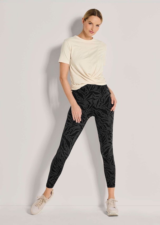 Feminines Sportshirt mit Wickeloptik 1