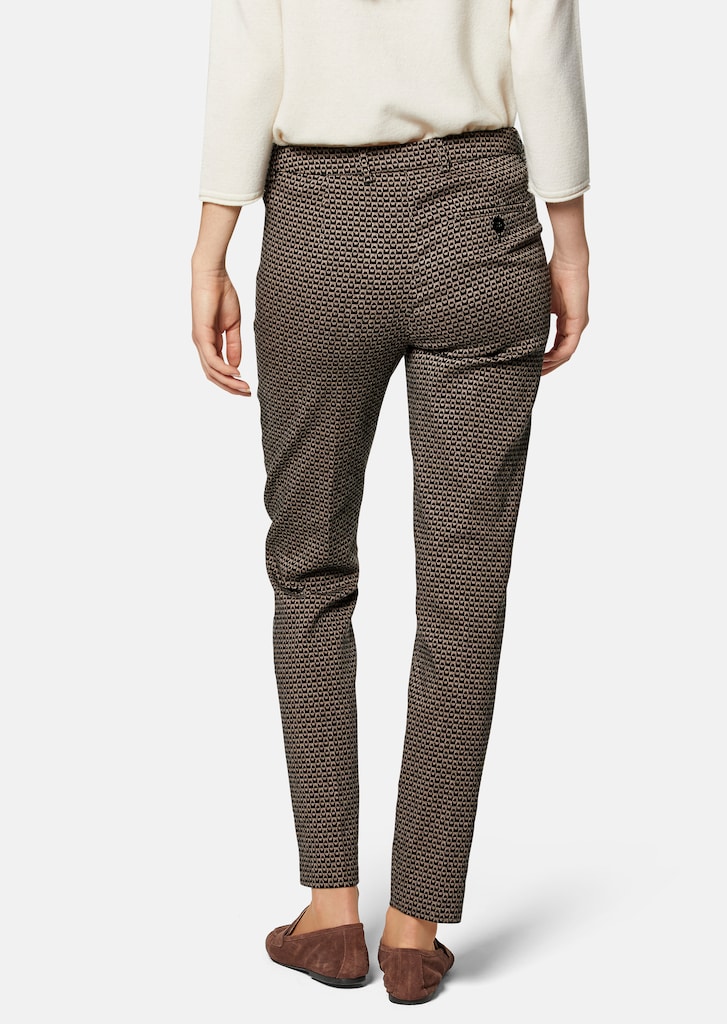 Slim-fit stretch trousers with creases 2