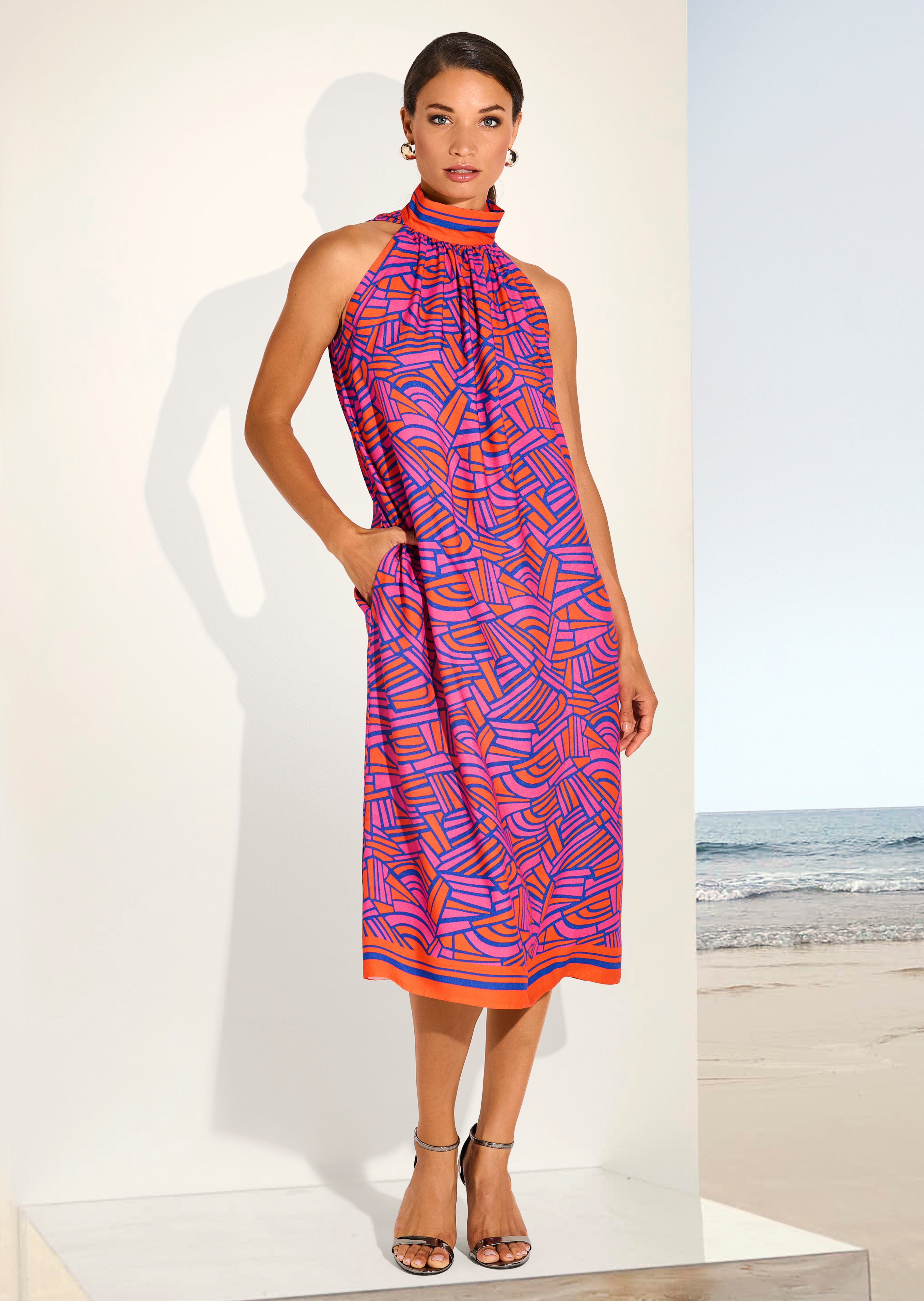 Robe d'été à imprimé graphique avec col montant