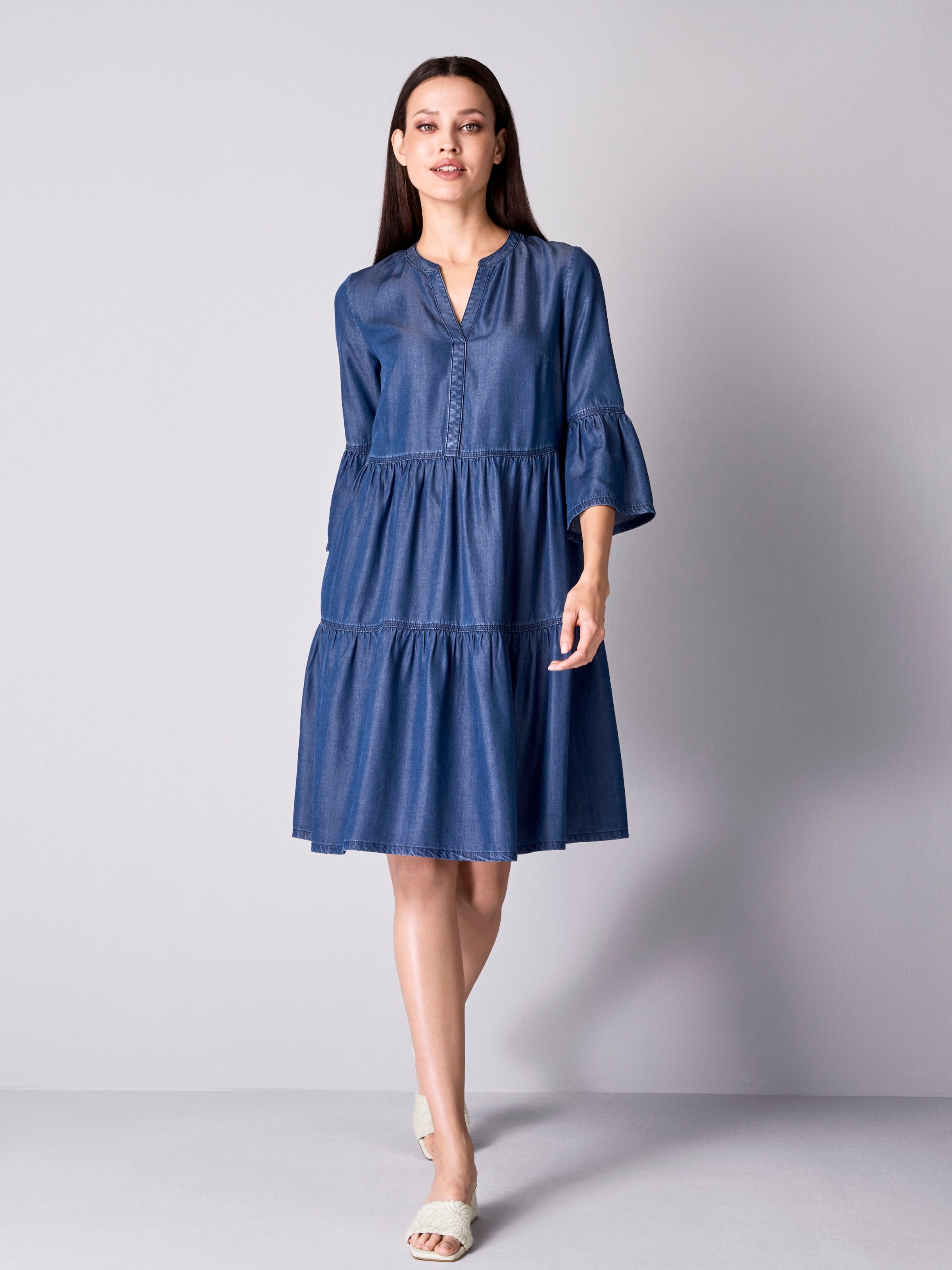 Kleid mit Stufen im Rockteil 2