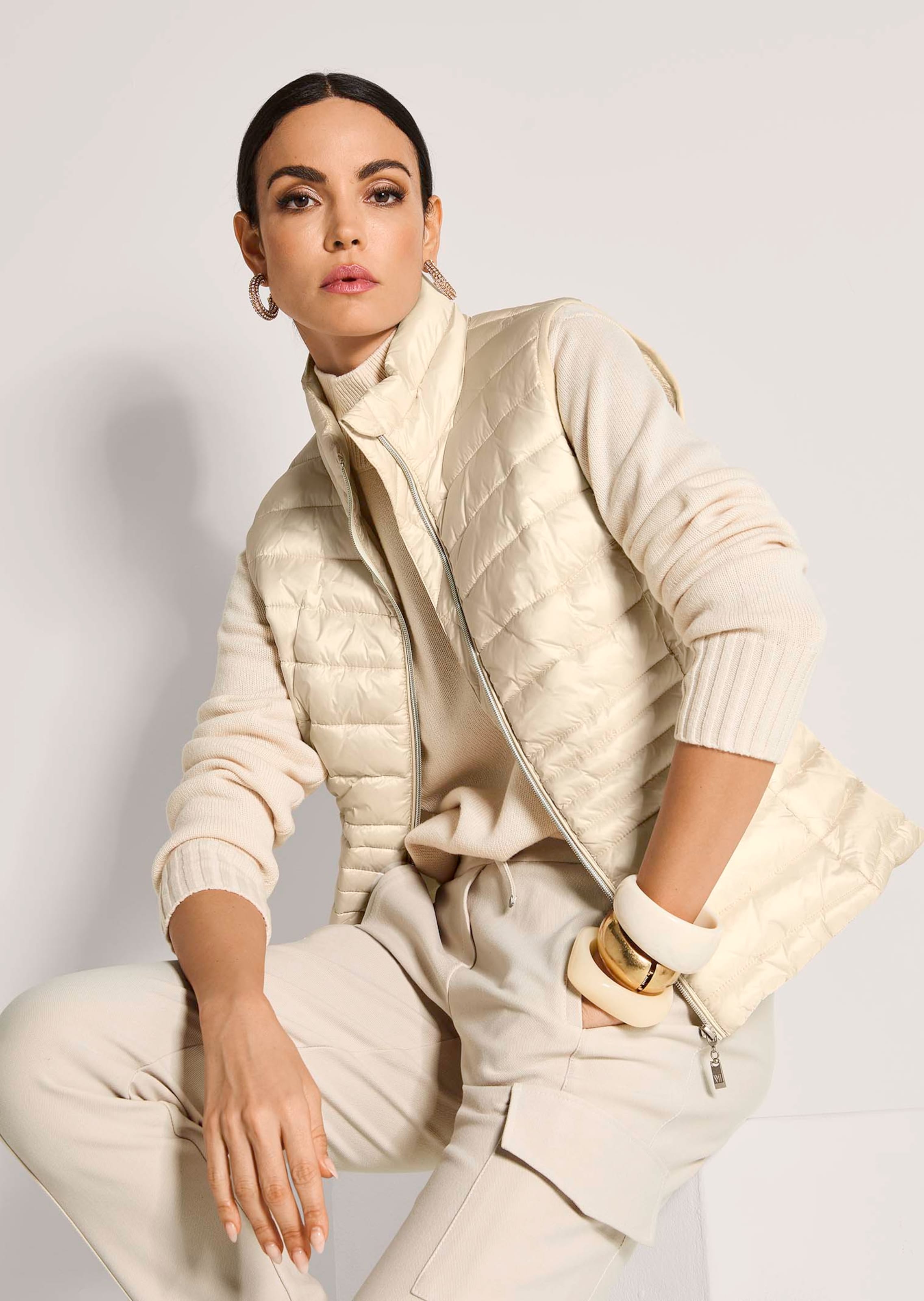 Padded quilted gilet in pearl white | MADELEINE Fashion