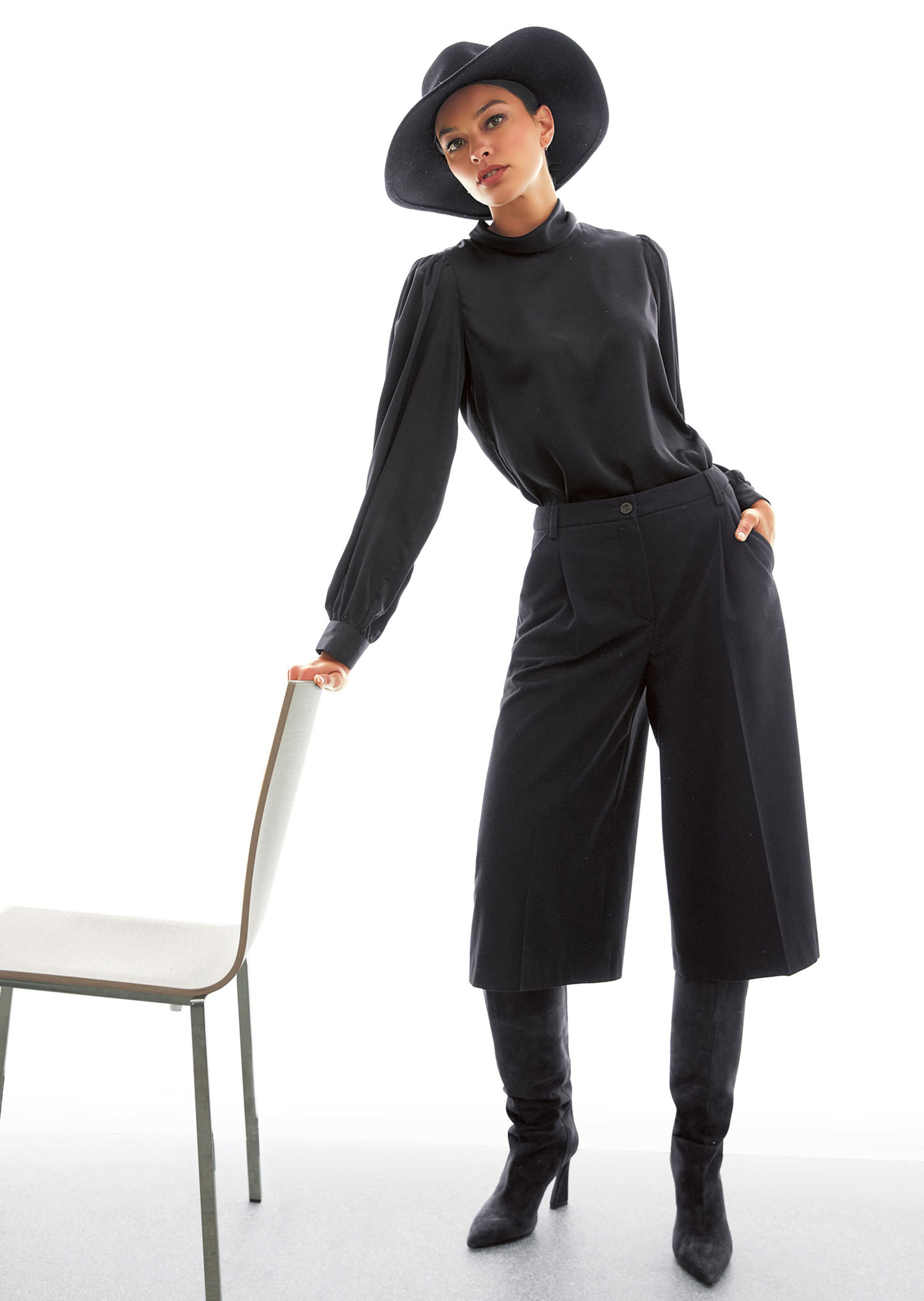 Bluse mit Stehkragen und Rüschen-Effekt