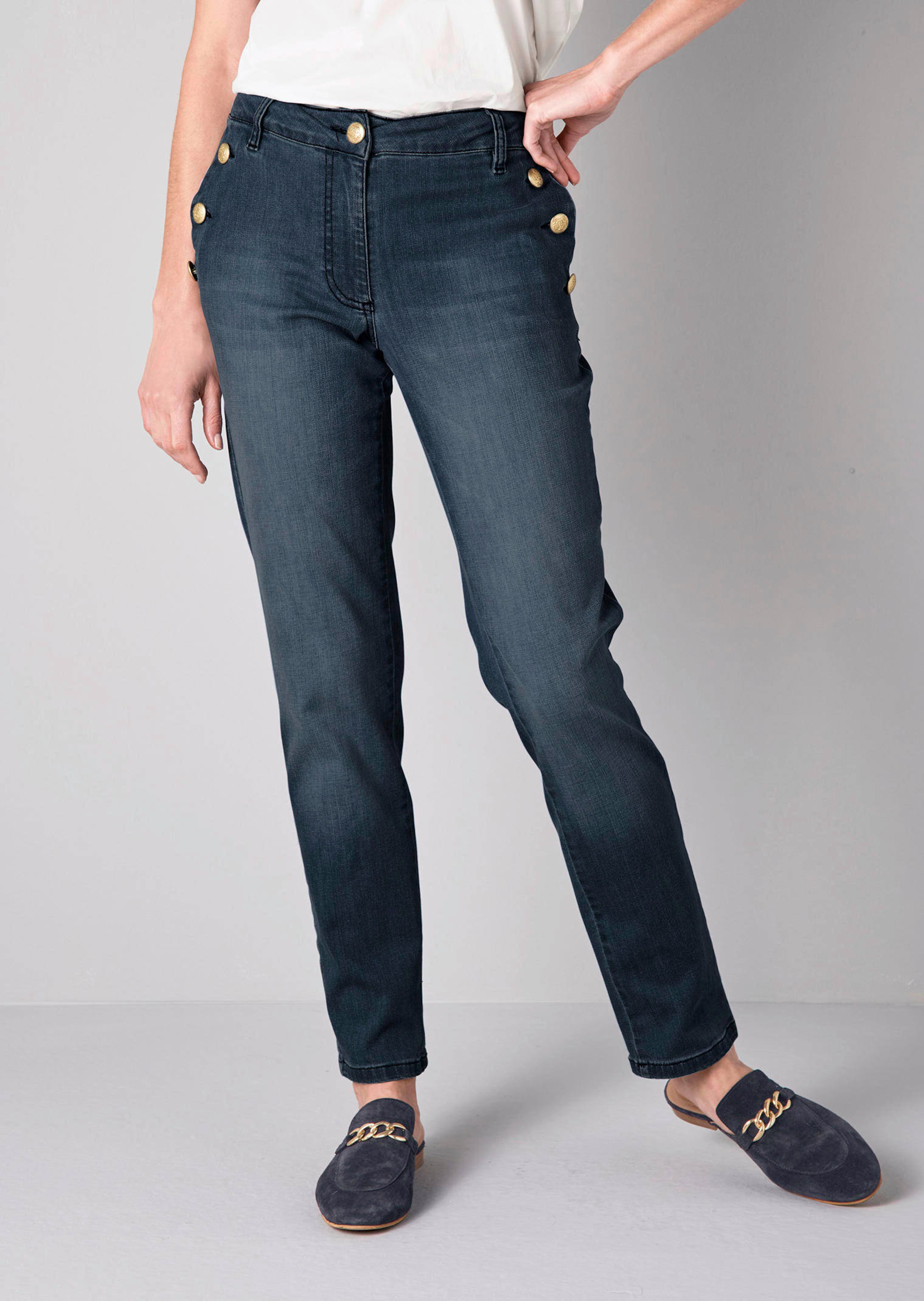 Jeans mit Goldknopf