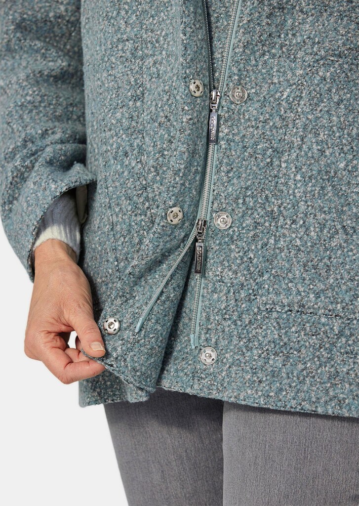 Unentbehrliche Bouclé-Jacke mit feinen Details 4