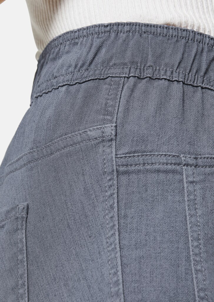Schmale Schlupf-Jeans aus innovativem Sweat-Denim 4