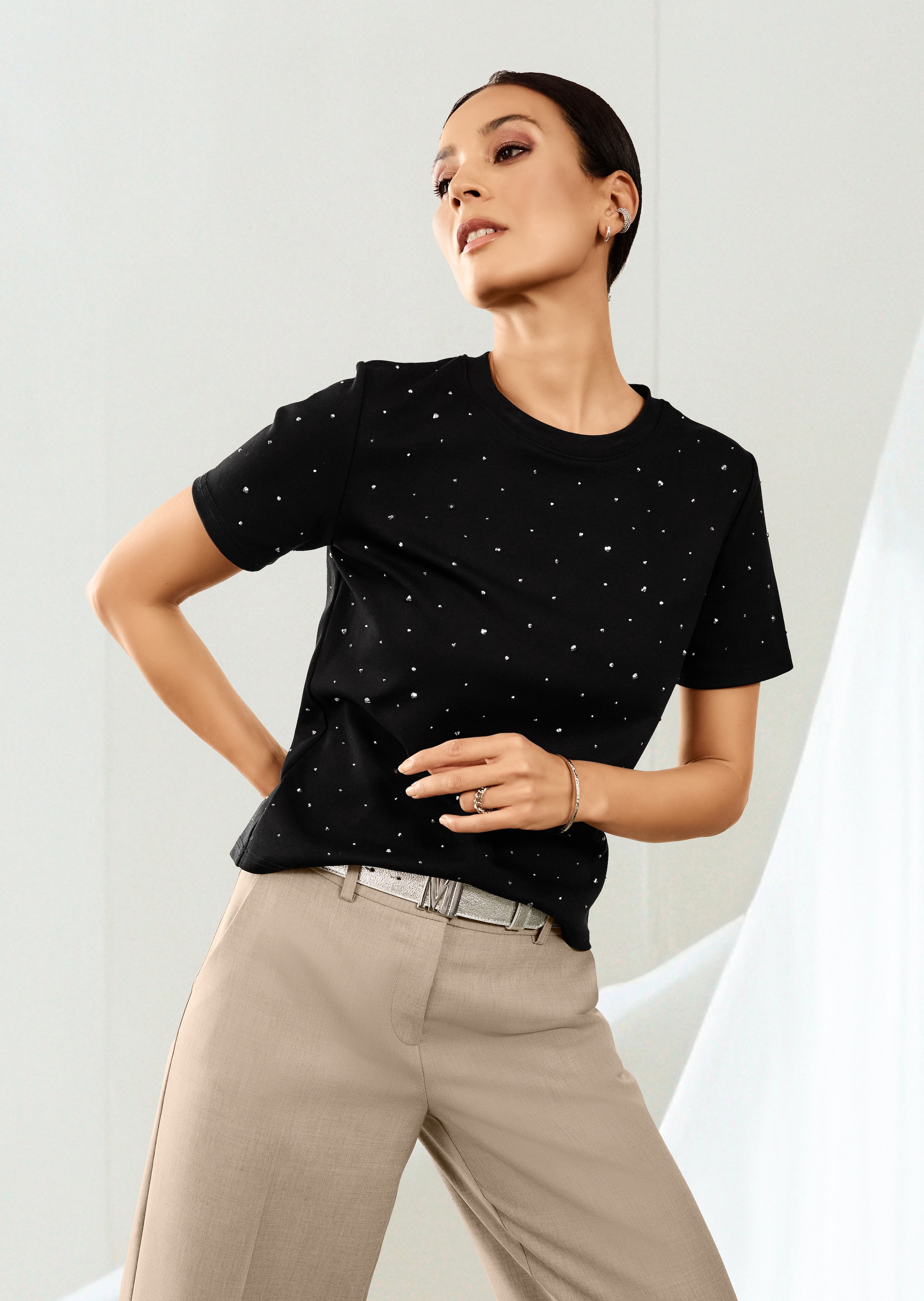 Rundhals-Shirt mit Glanz-Akzenten