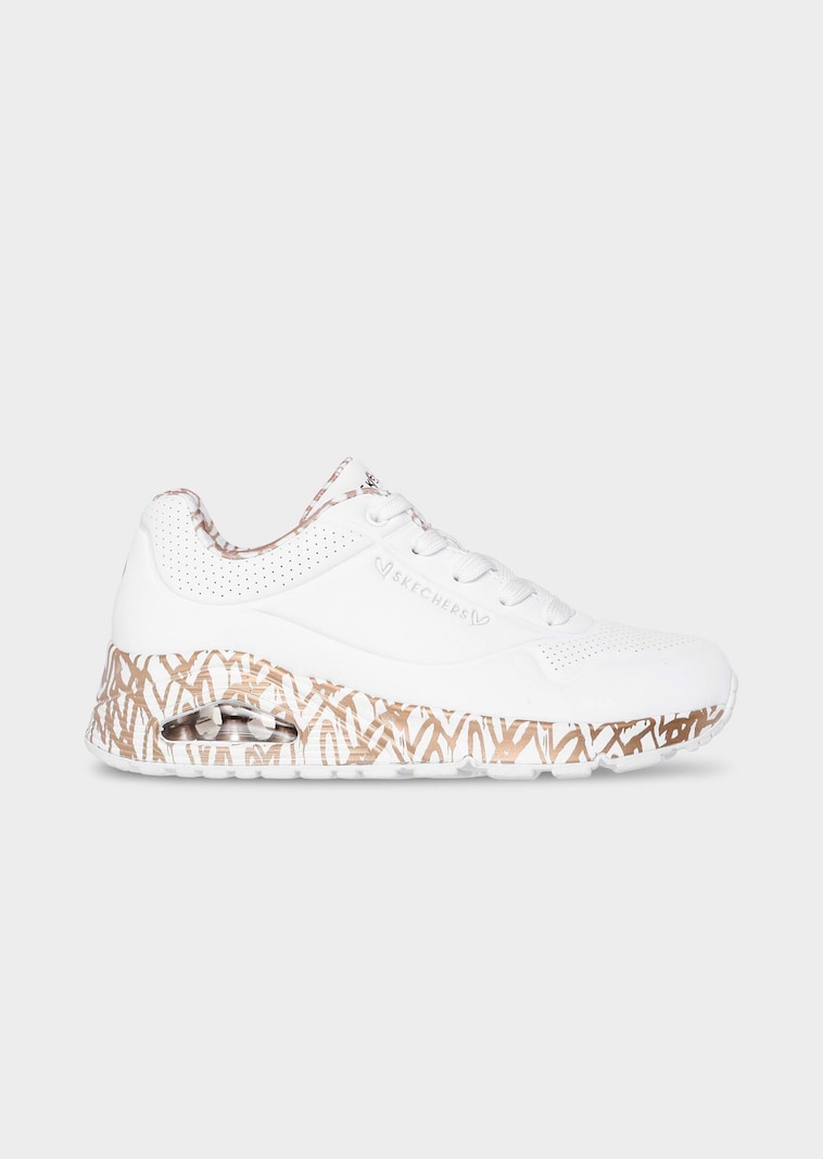 Sneaker mit Metallic-Effekt