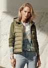Steppjacke mit Strickärmeln und Kapuze thumbnail 1