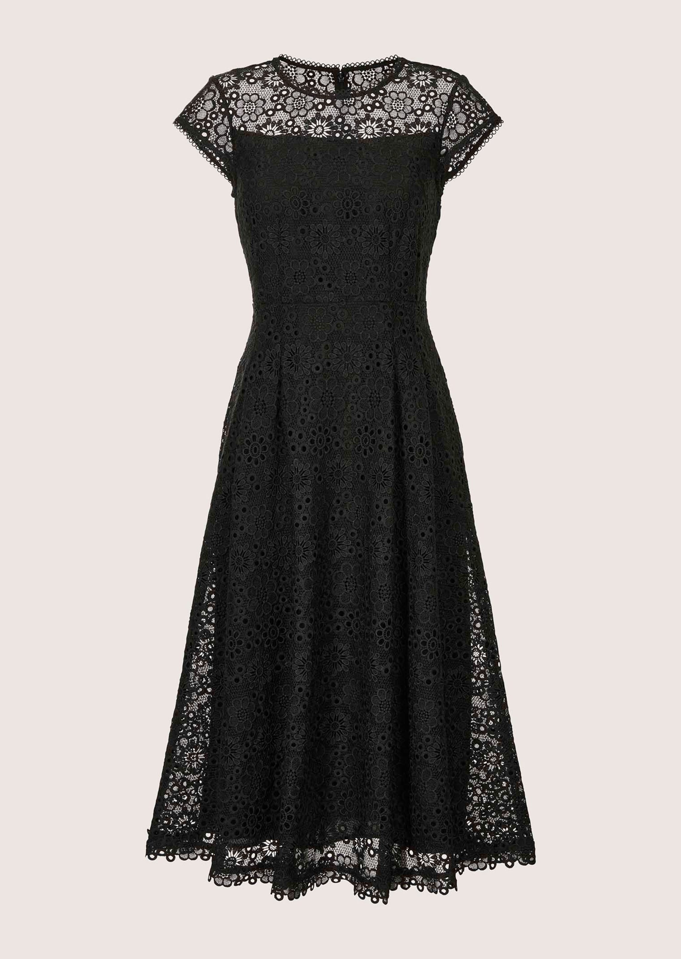 Dress in black | MADELEINE Fashion