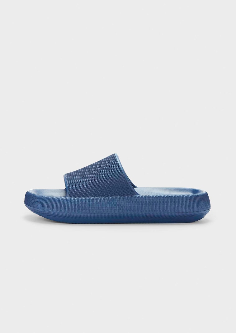 Badslippers die gemakkelijk en snel aan te trekken zijn