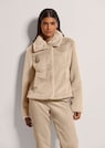 Veste courte en fausse fourrure tendance thumbnail 1