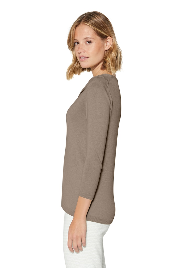 Fine knit jumper with 3/4-length sleeves and cut-out 3