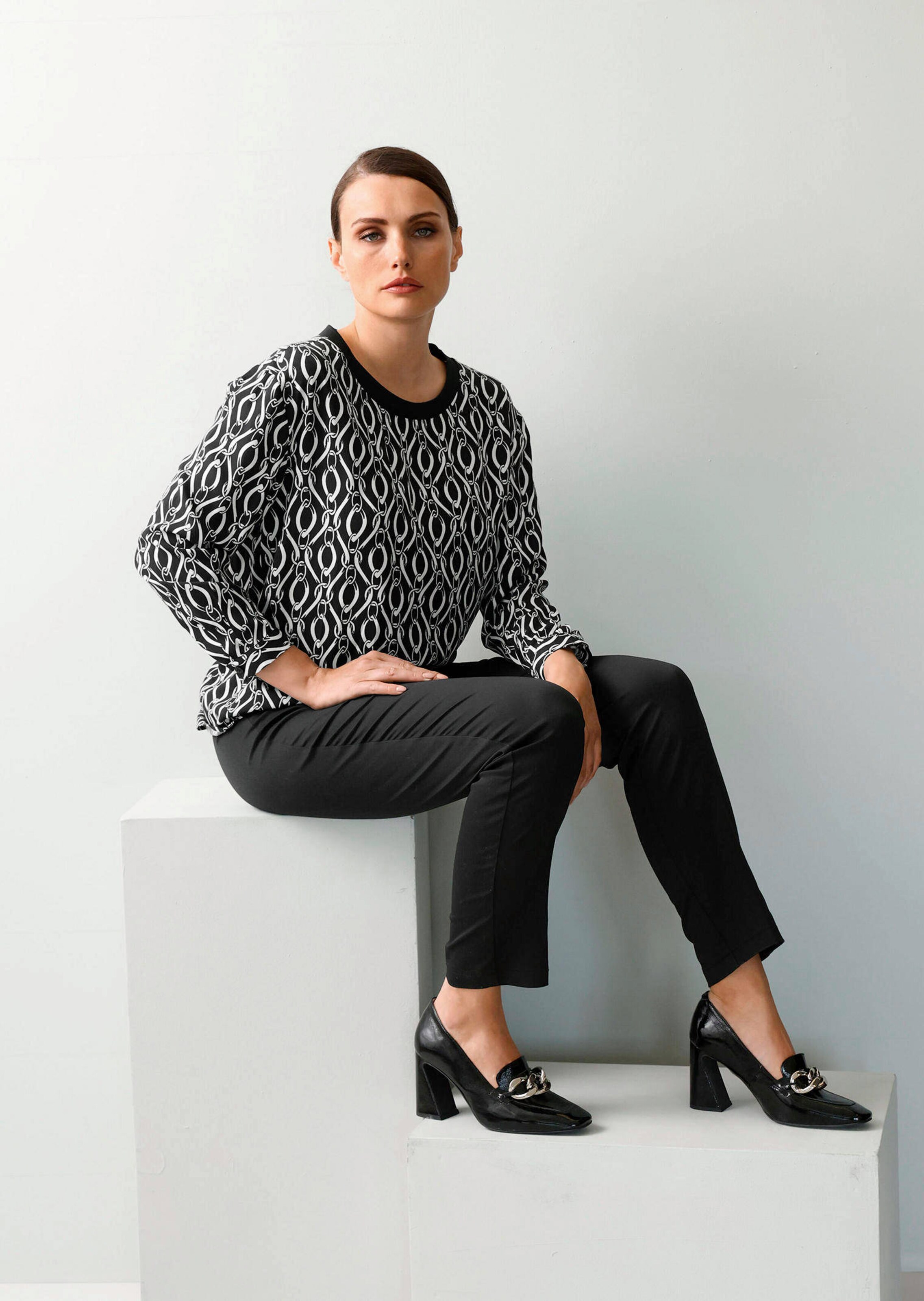 Bluse in grafischem Kettendessin 3