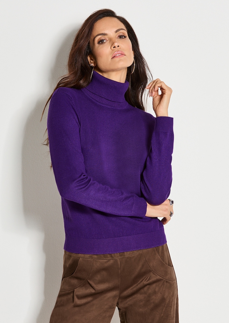 Figurnaher Feinstrickpullover
