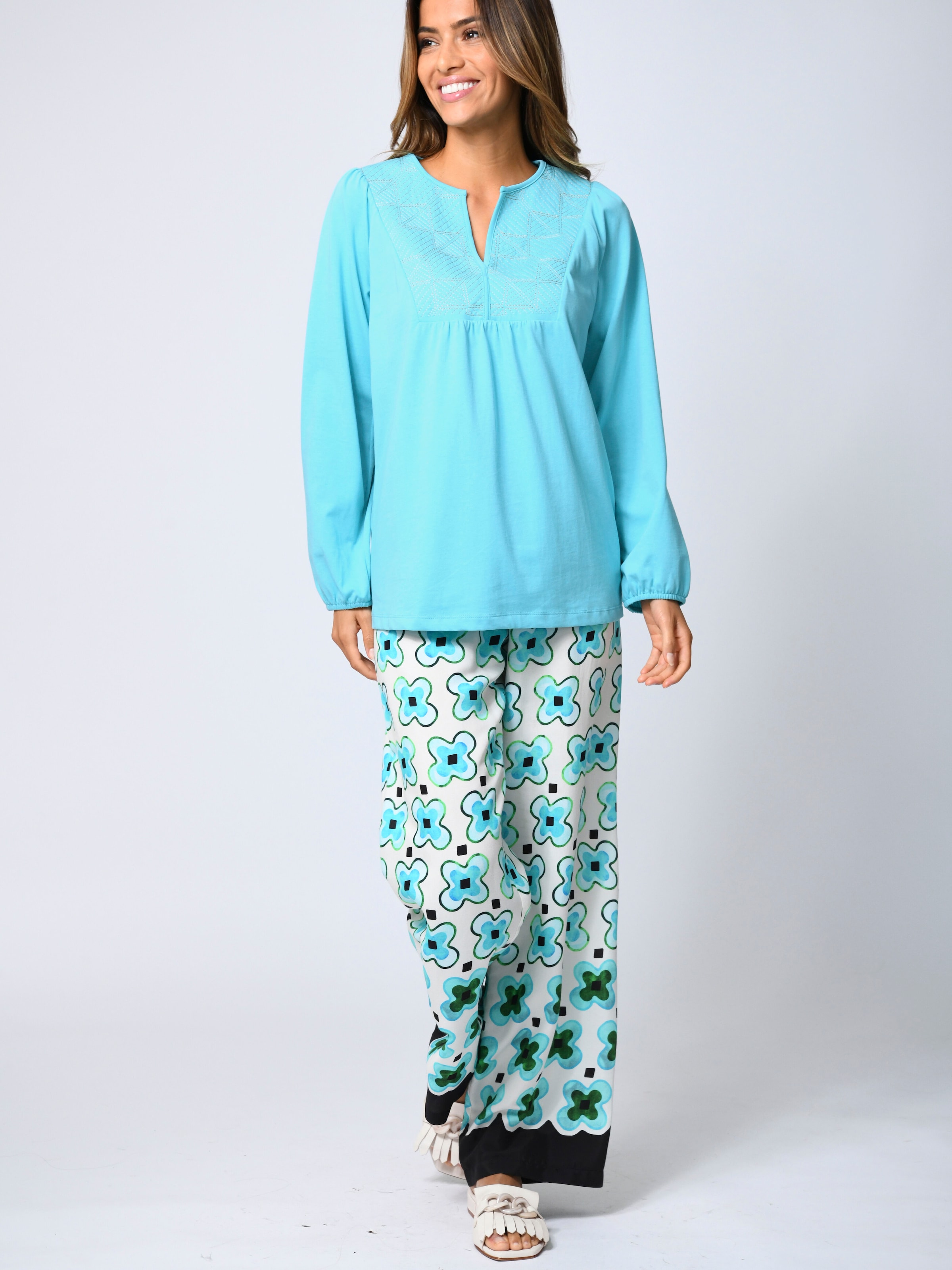 Bluse mit grafischer Stückerei