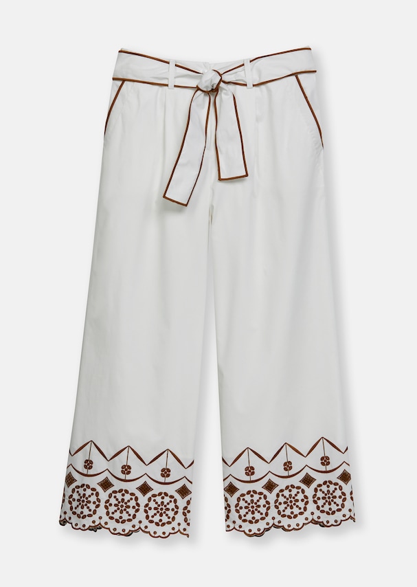 Shortened summer trousers with precious eyelet embroidery 5