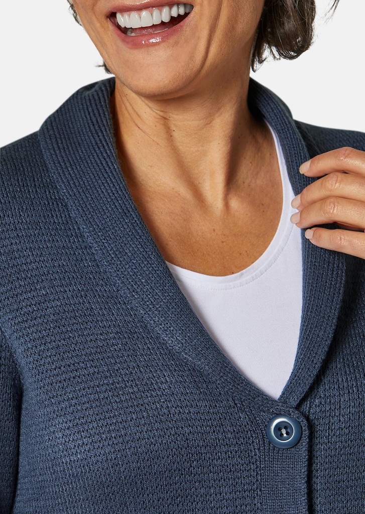 Kuschelweiche Strickjacke in kaschierender Länge