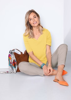 T-Shirt mit charmantem Ausschnitt und Schmucksteinchen thumbnail 9