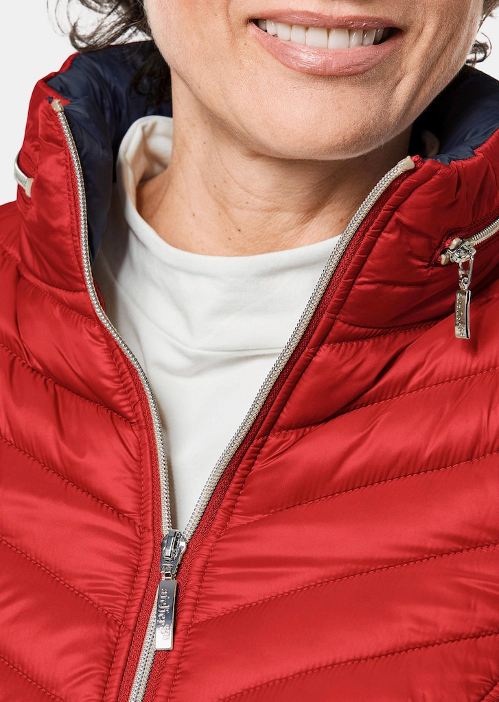 Steppjacke in figurschmeichelnder Optik