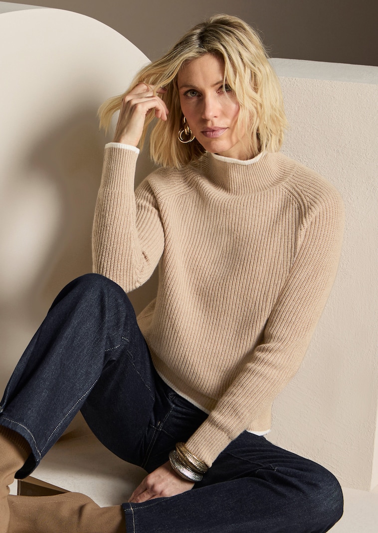Wollpullover mit Kontraststreifen und Perlfangmuster