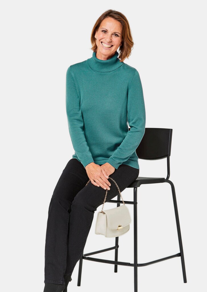Pullover mit halsfernem Rollkragen