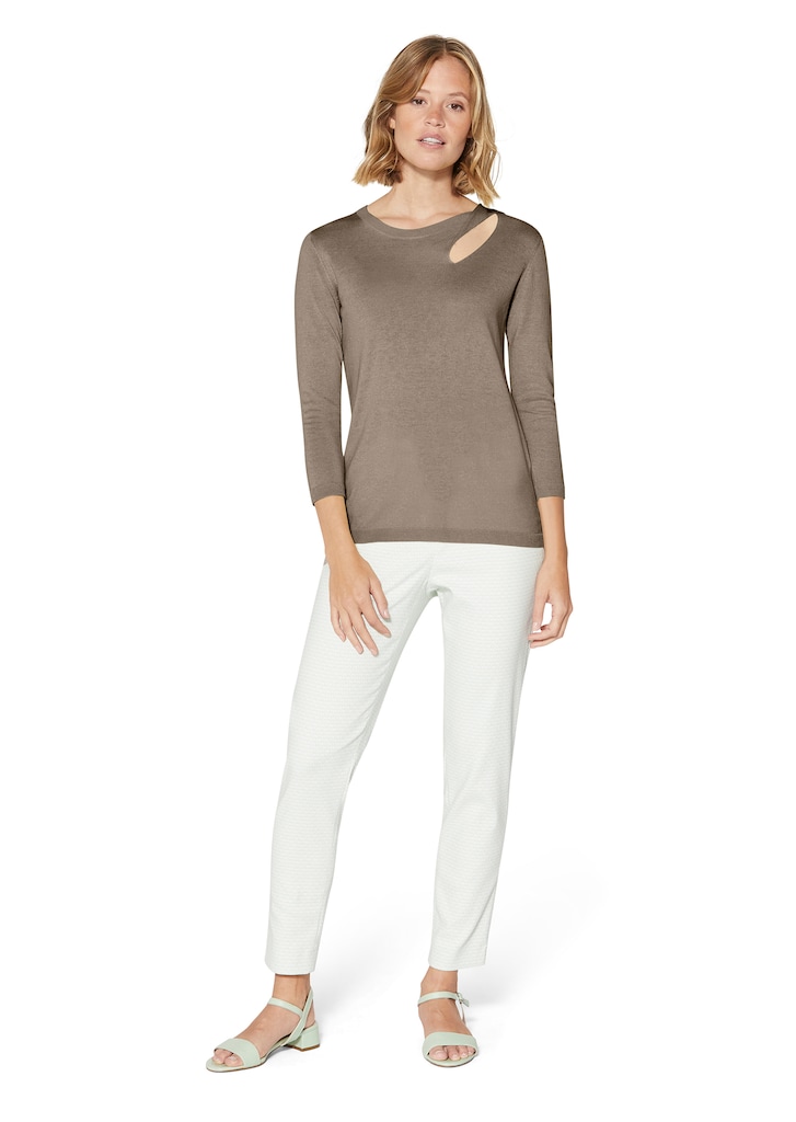 Fine knit jumper with 3/4-length sleeves and cut-out 1