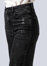 Jeans mit auffallendem Folienprint thumbnail 1