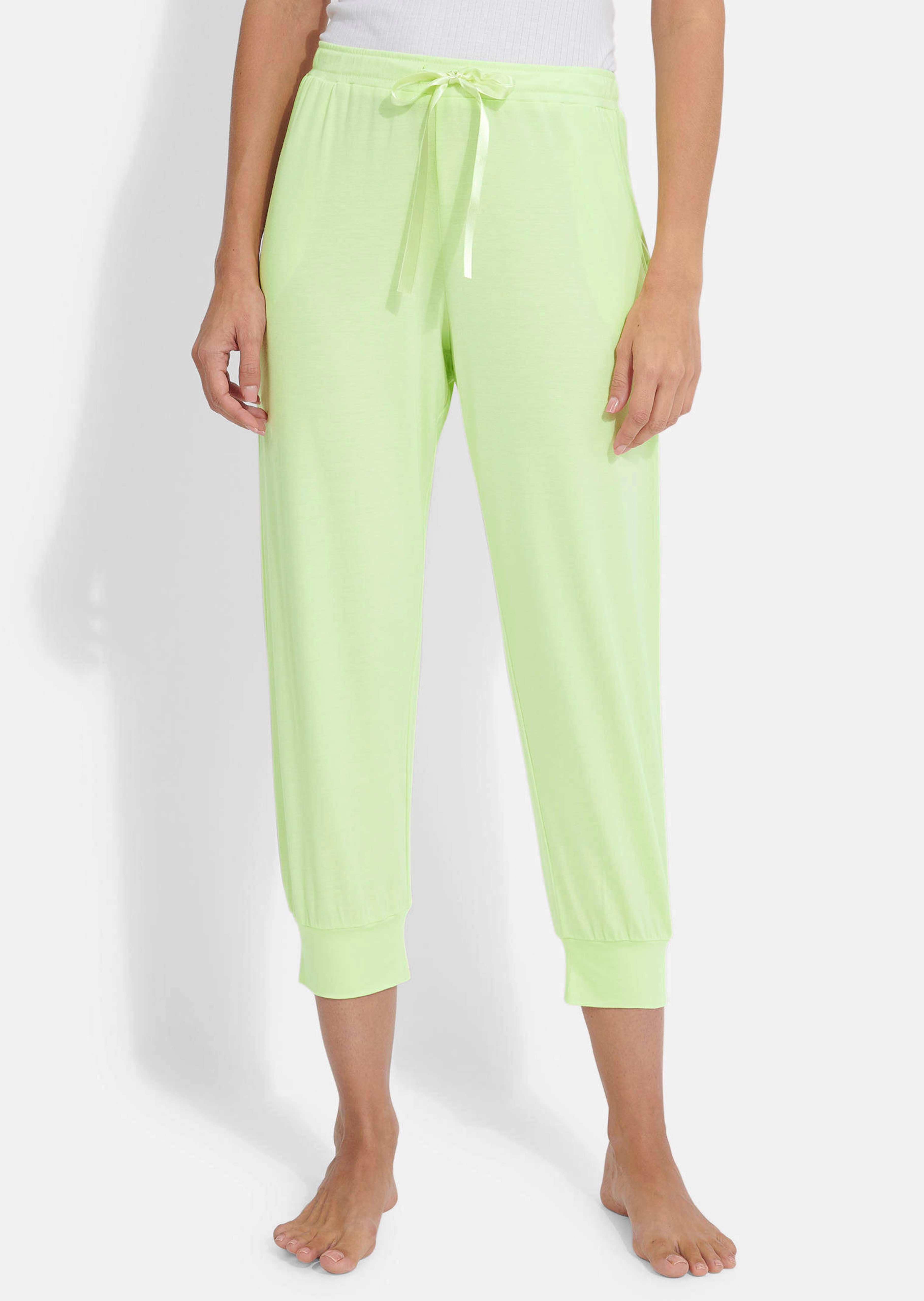 Pyjamahousut helppohoitoista modaalia