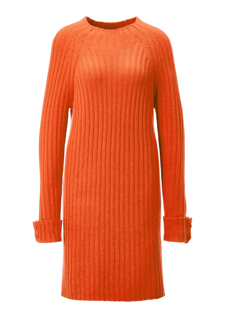 Knitted dress with long sleeves