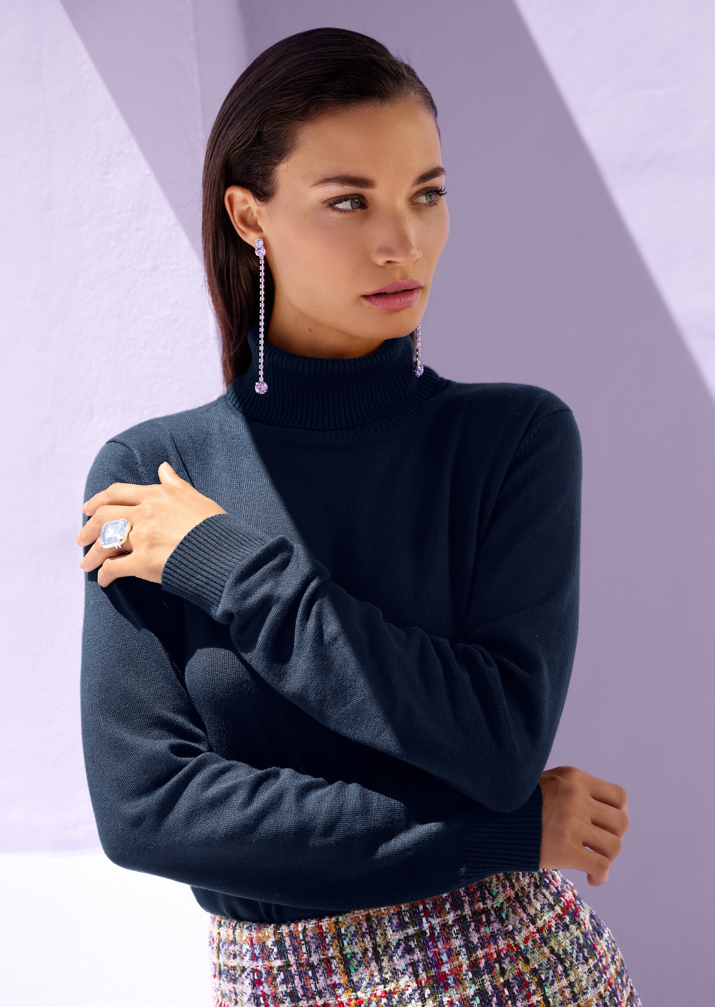 Etuikleid mit dezentem Glanz in Wickeloptik