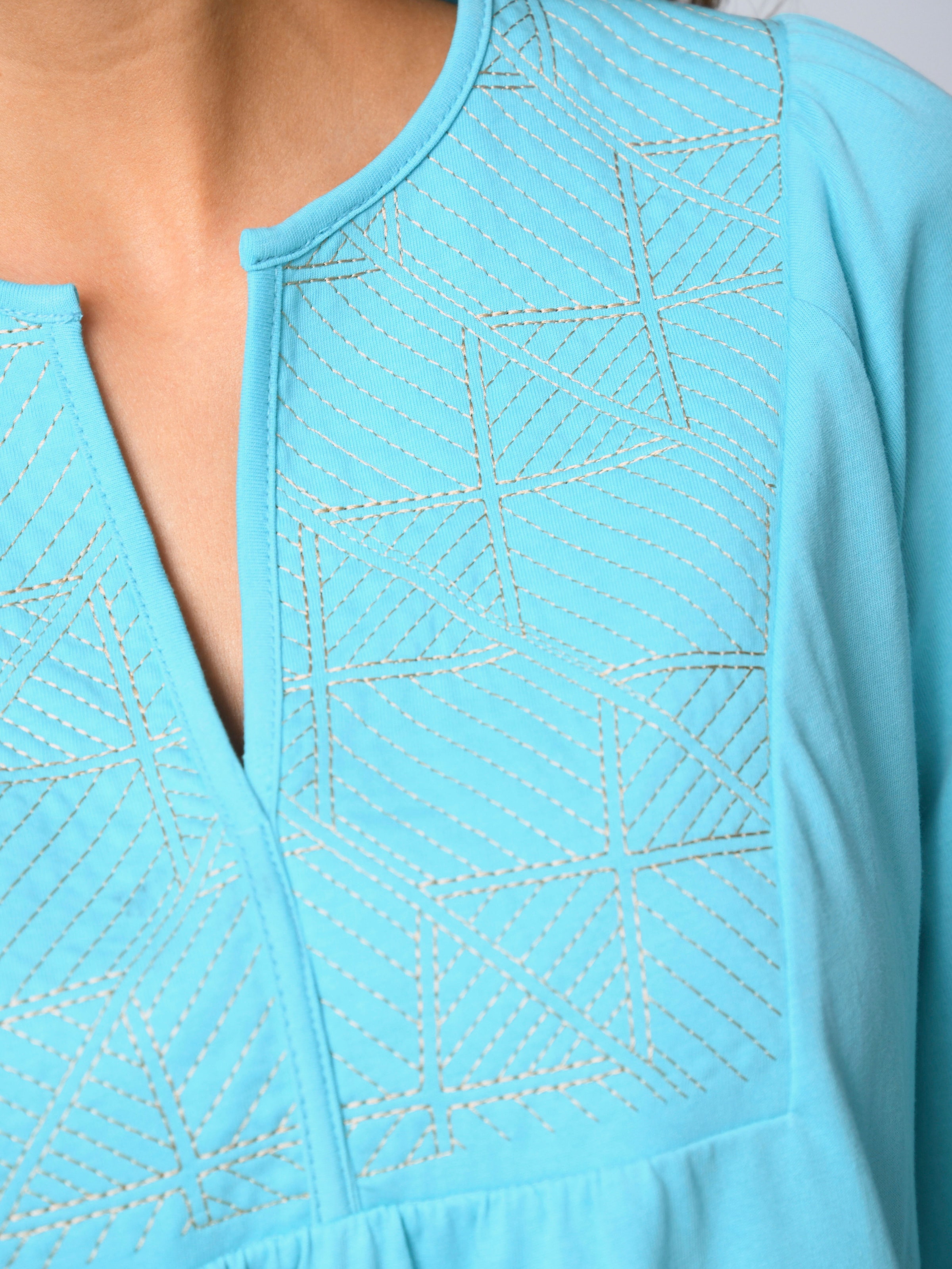 Bluse mit grafischer Stückerei 6