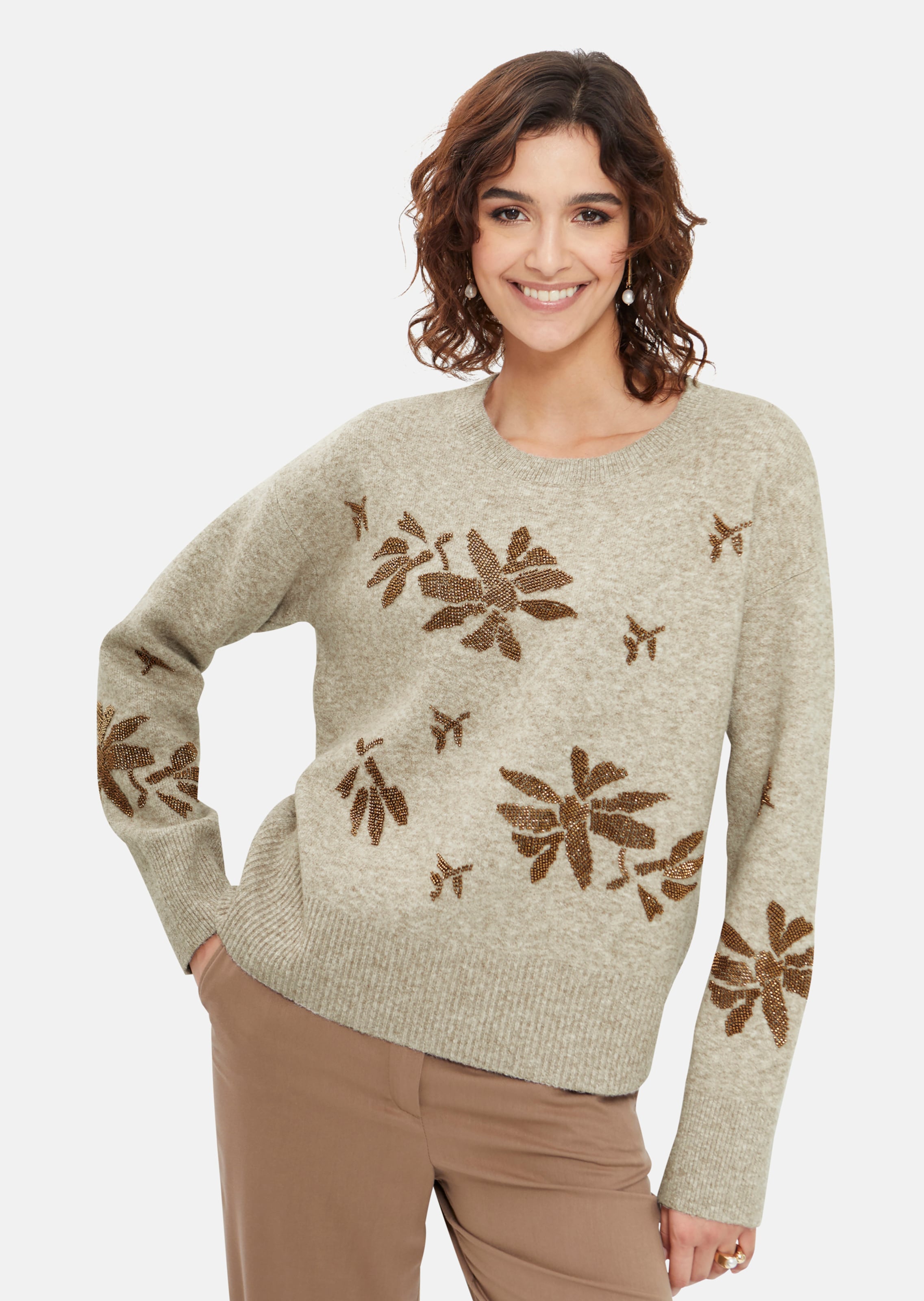 Casual jumper with decorative bead appliqué