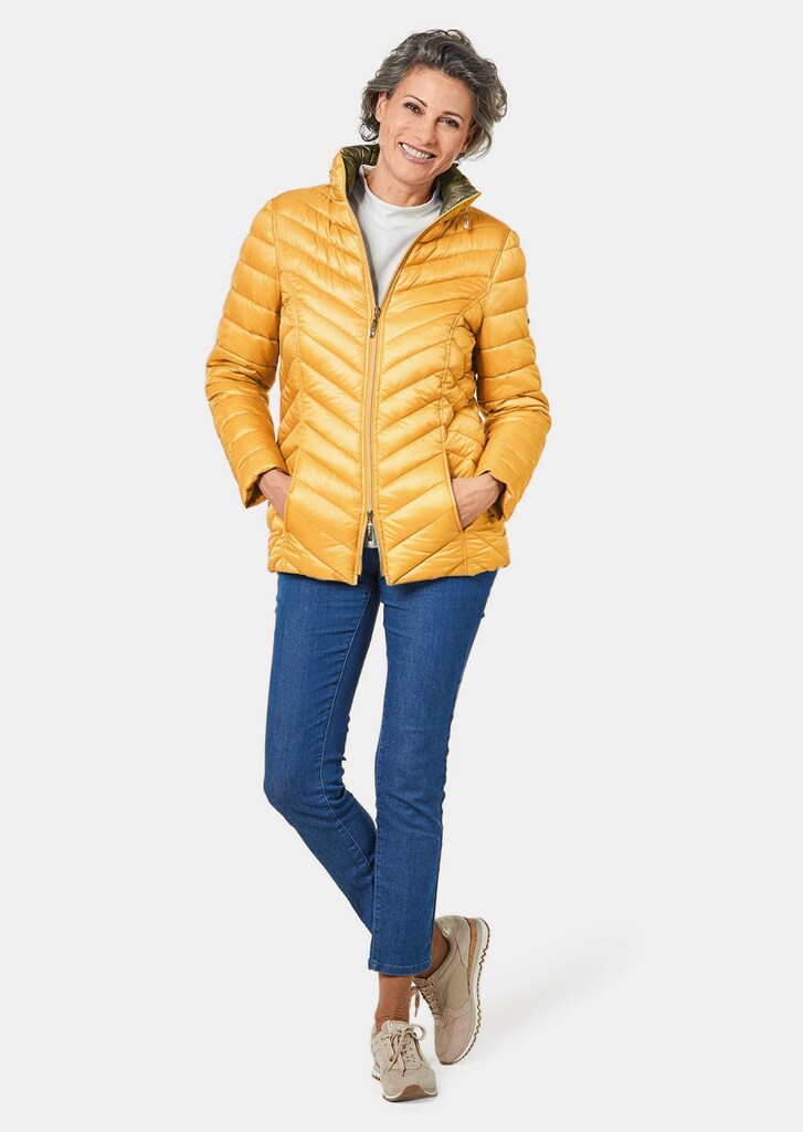 Steppjacke in figurschmeichelnder Optik