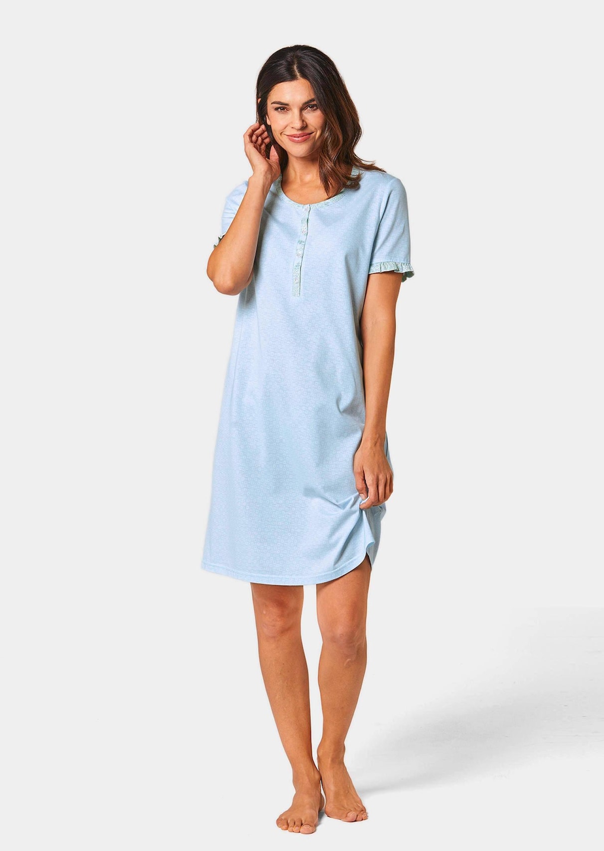 Chemise de nuit à manches courtes boutonnée sur bleu clair / blanc / à motifs | GOLDNER Chemise de nuit à manches courtes boutonnée sur bleu clair / blanc / à motifs | GOLDNER