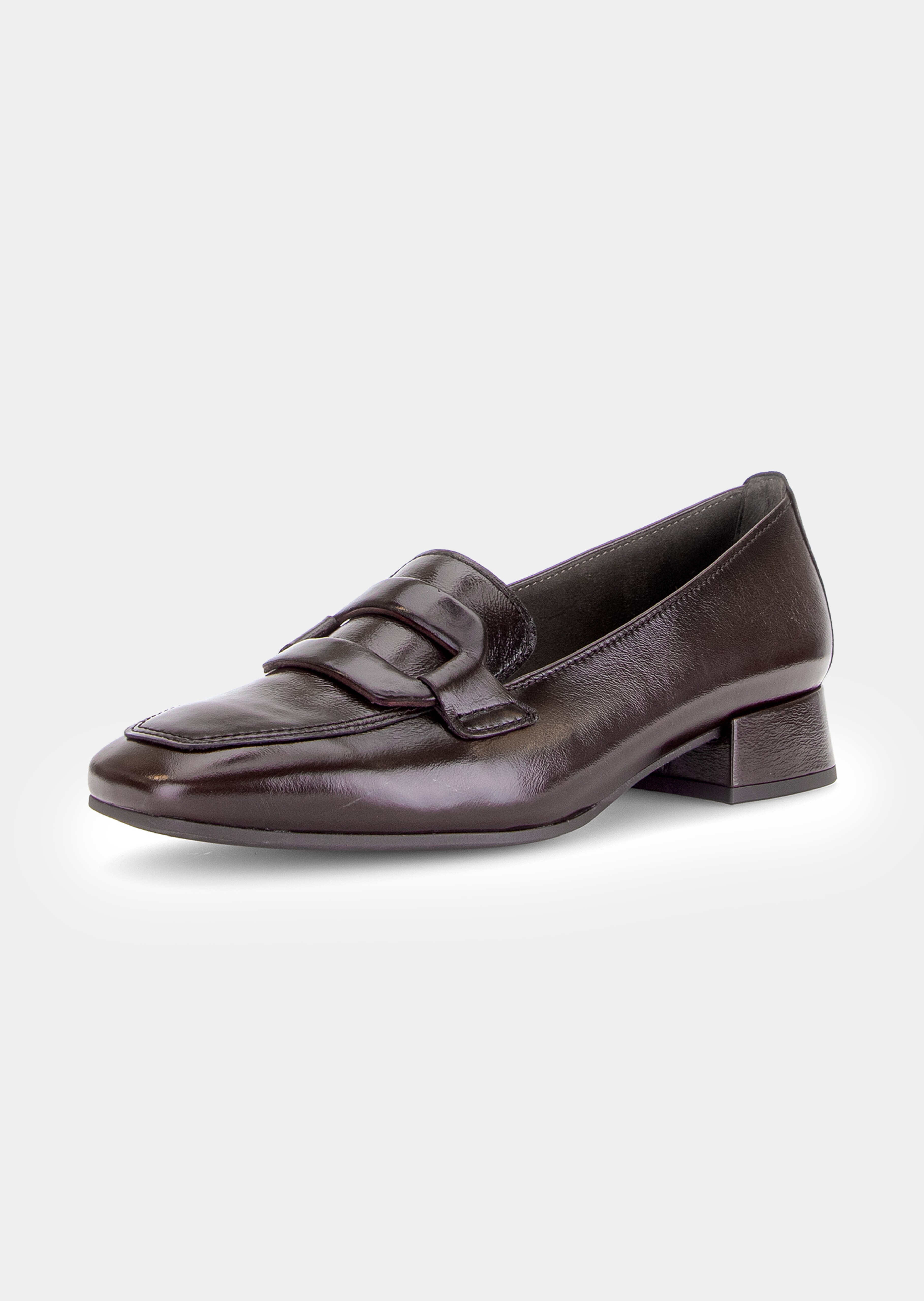 Leren veterschoen met decoratief element